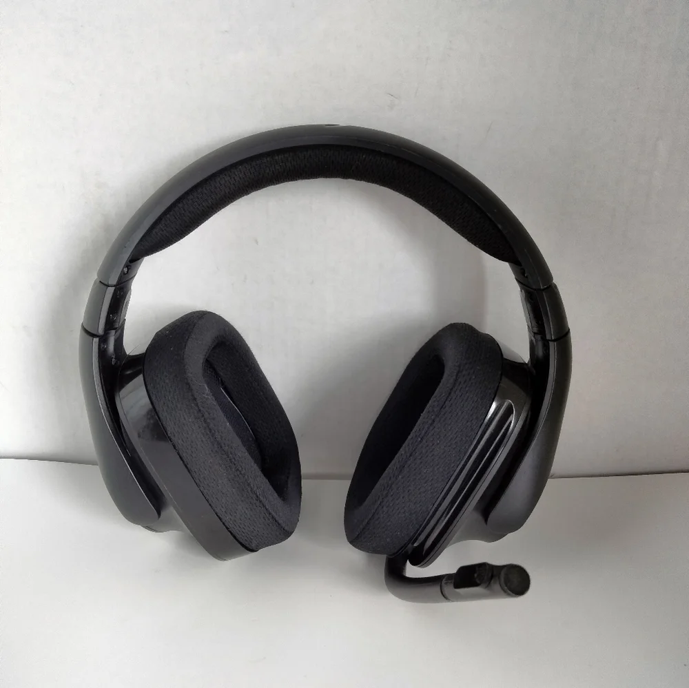 Logitech G533 Wireless DTS 7.1 Surround Gaming Headset. Included USB power cord